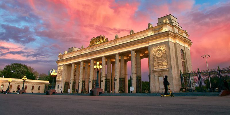 Только на набережной